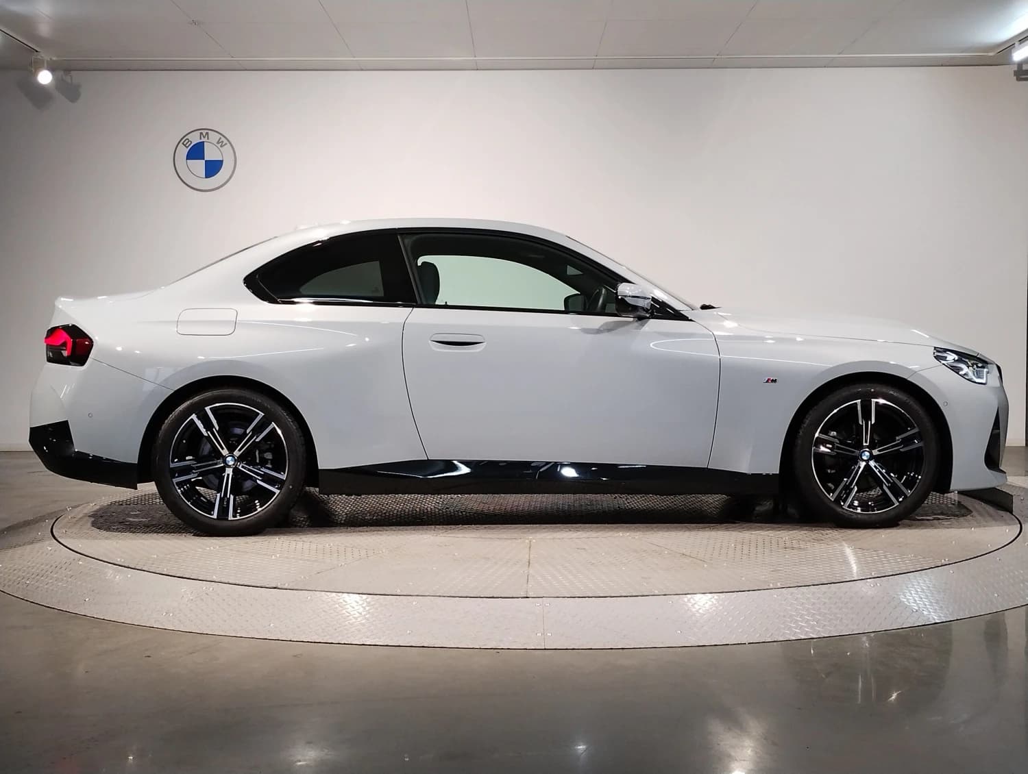 BMW 2 series 220i - фото 8