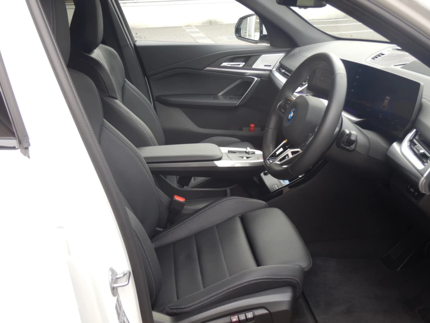 BMW iX2 xDrive 30 - фото 11