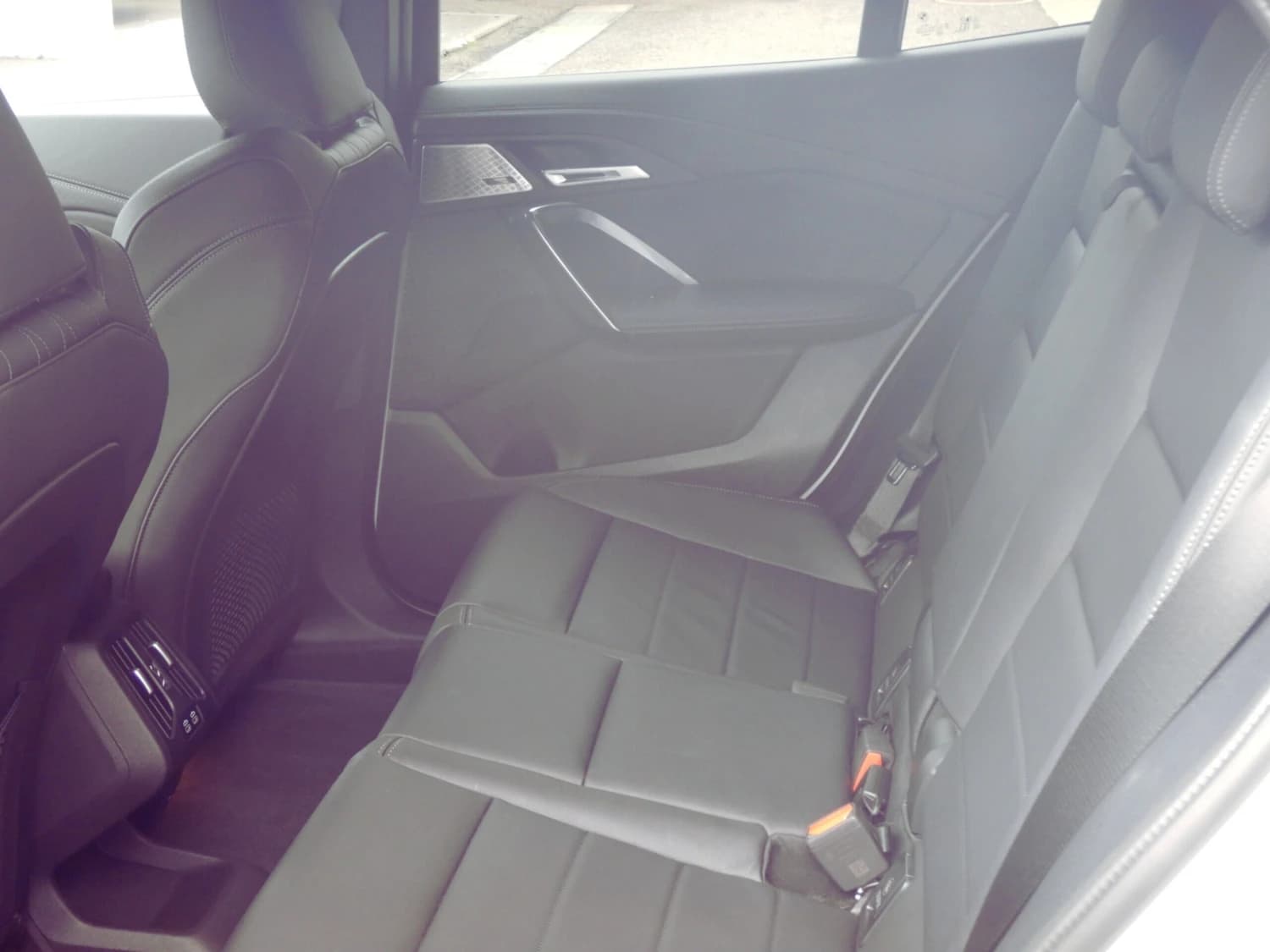 BMW iX2 xDrive 30 - фото 12