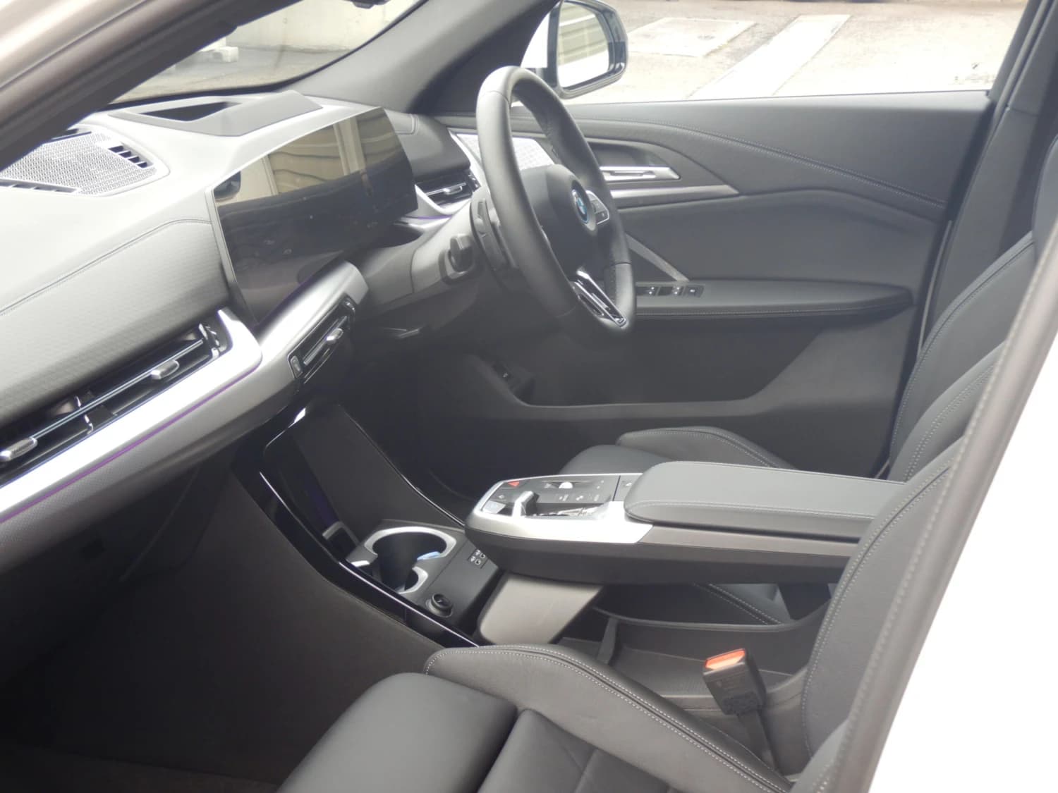 BMW iX2 xDrive 30 - фото 13