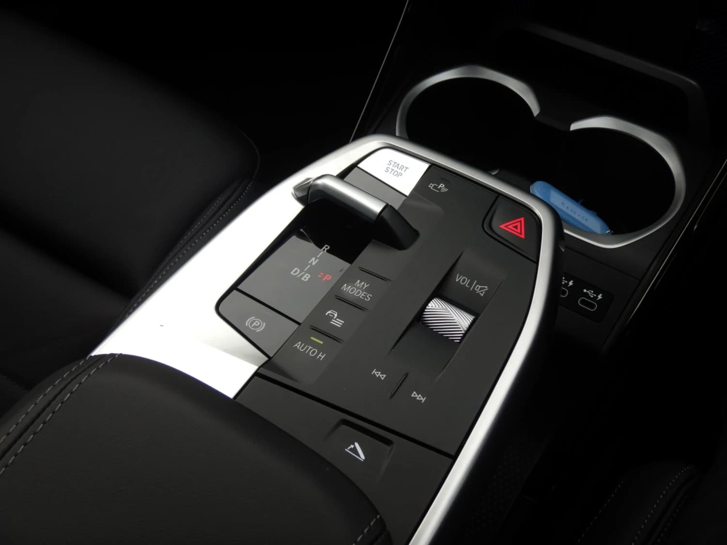 BMW iX2 xDrive 30 - фото 19