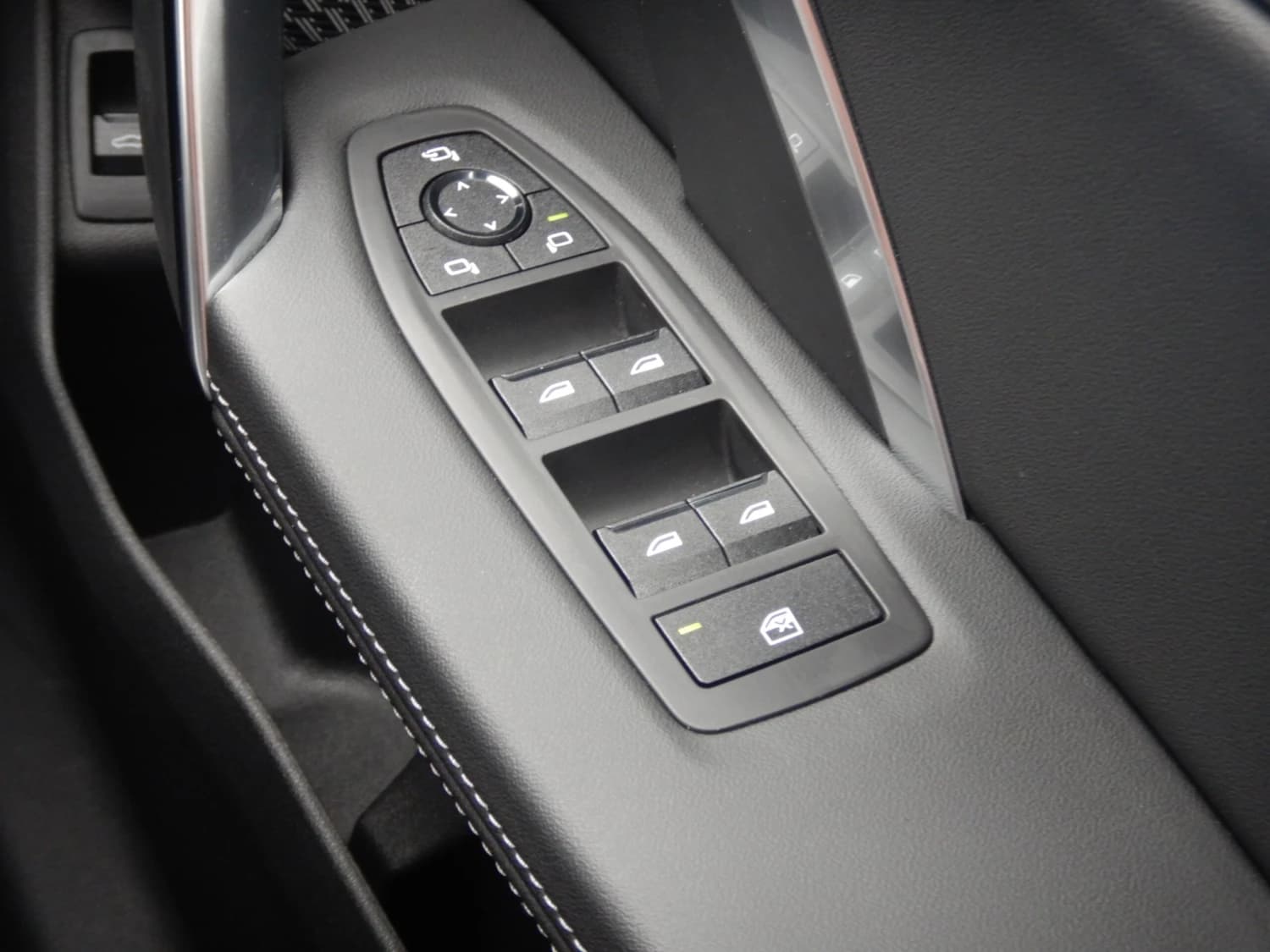 BMW iX2 xDrive 30 - фото 20