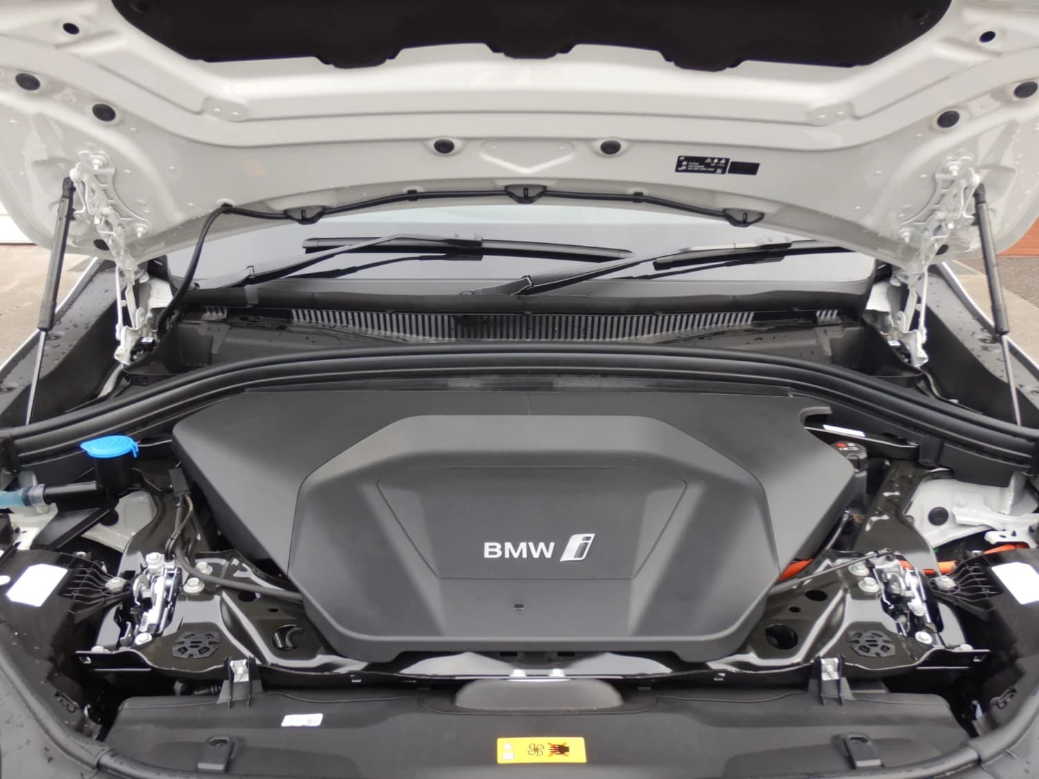 BMW iX2 xDrive 30 - фото 21