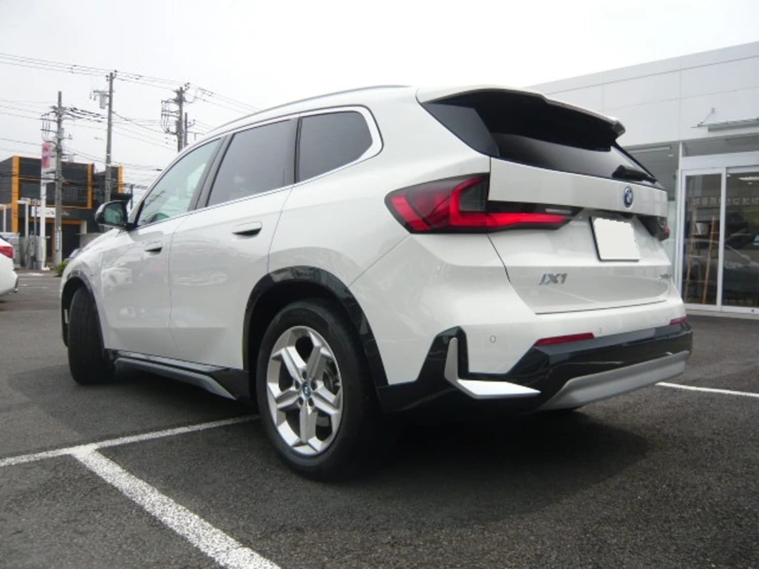 BMW iX1 xDrive 30 - фото 9