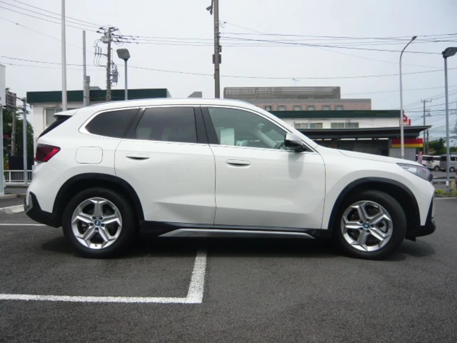 BMW iX1 xDrive 30 - фото 12