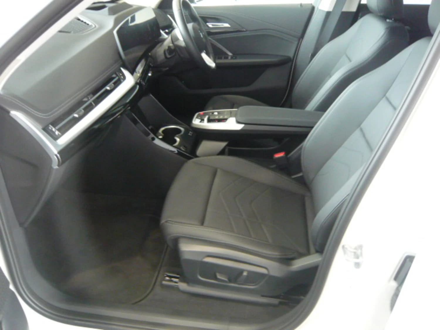 BMW iX1 xDrive 30 - фото 31