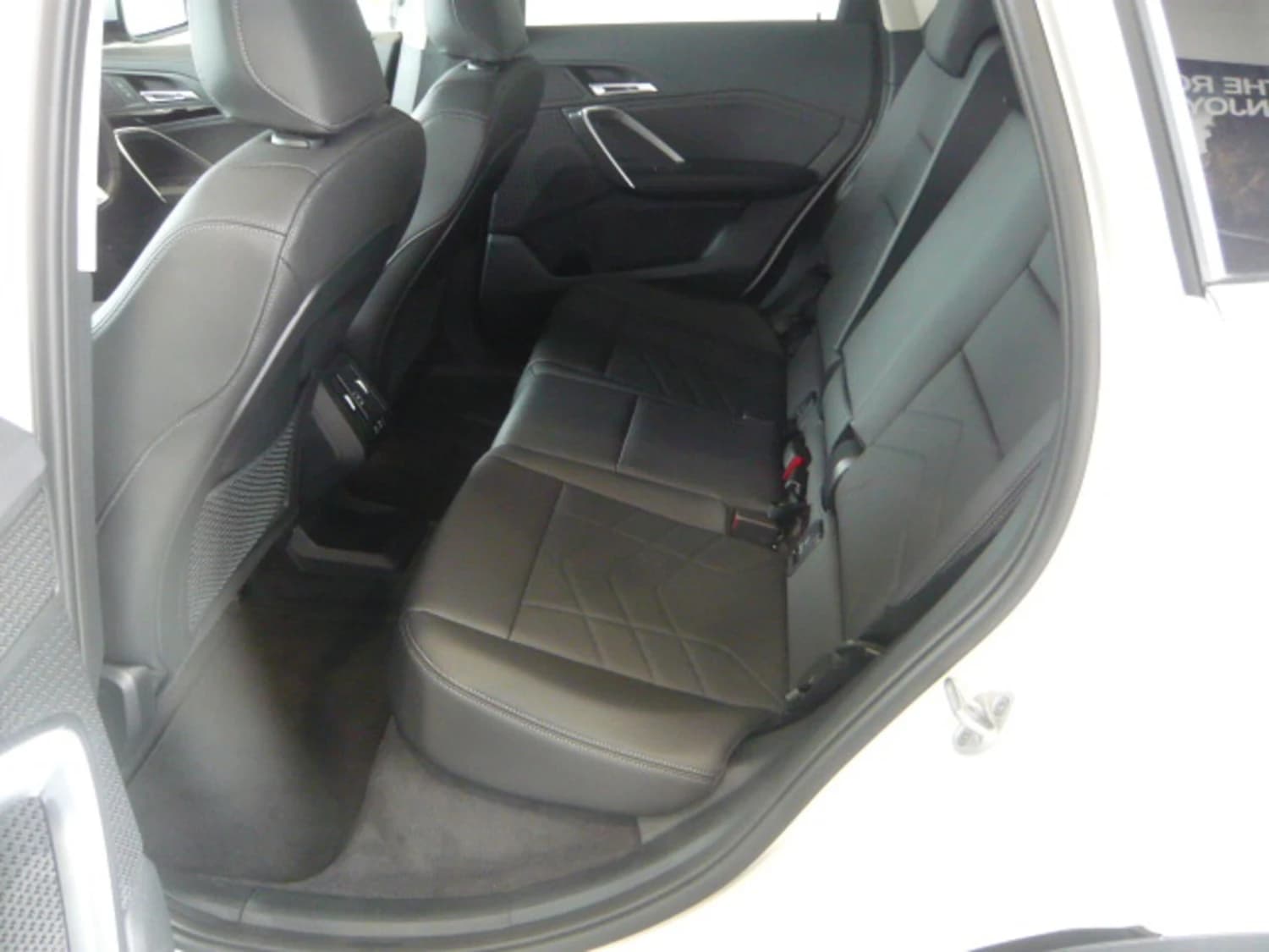 BMW iX1 xDrive 30 - фото 32