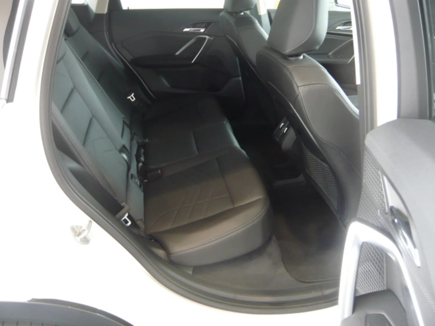 BMW iX1 xDrive 30 - фото 34