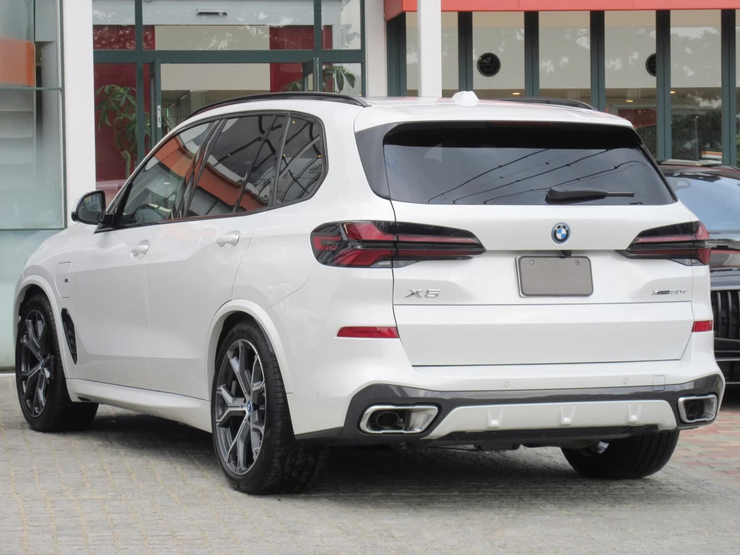 BMW X5 50e M Sport - фото 7