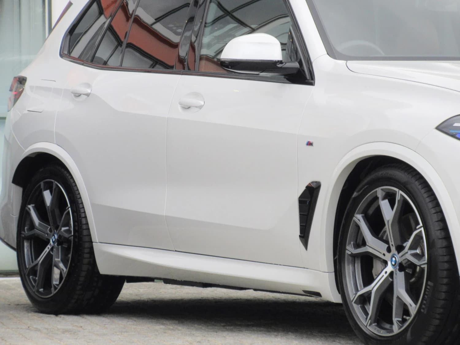 BMW X5 50e M Sport - фото 18