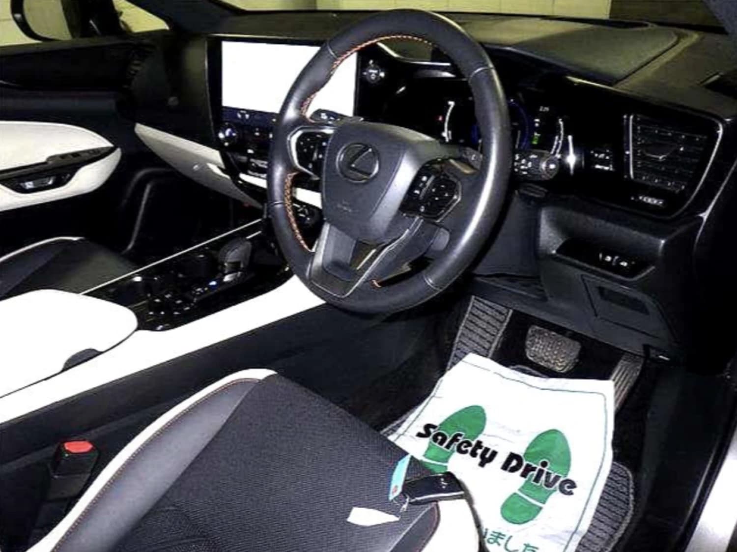 Lexus NX 450h+ - фото 2