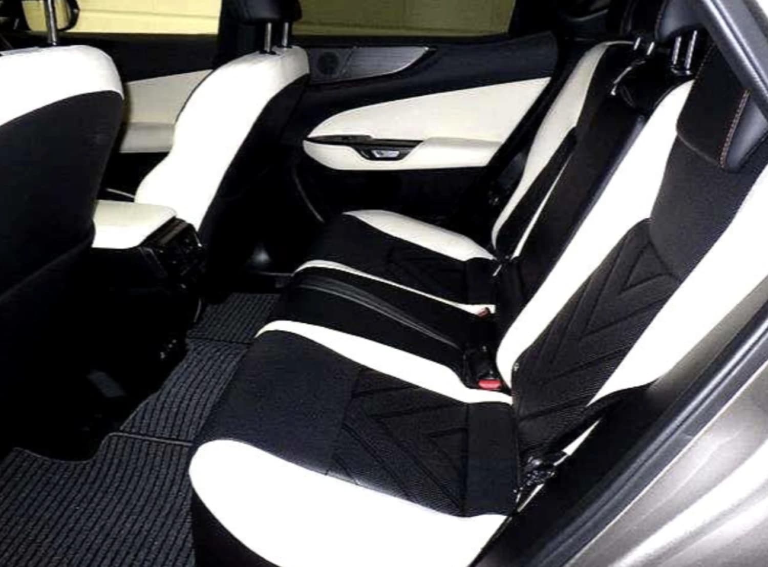 Lexus NX 450h+ - фото 7