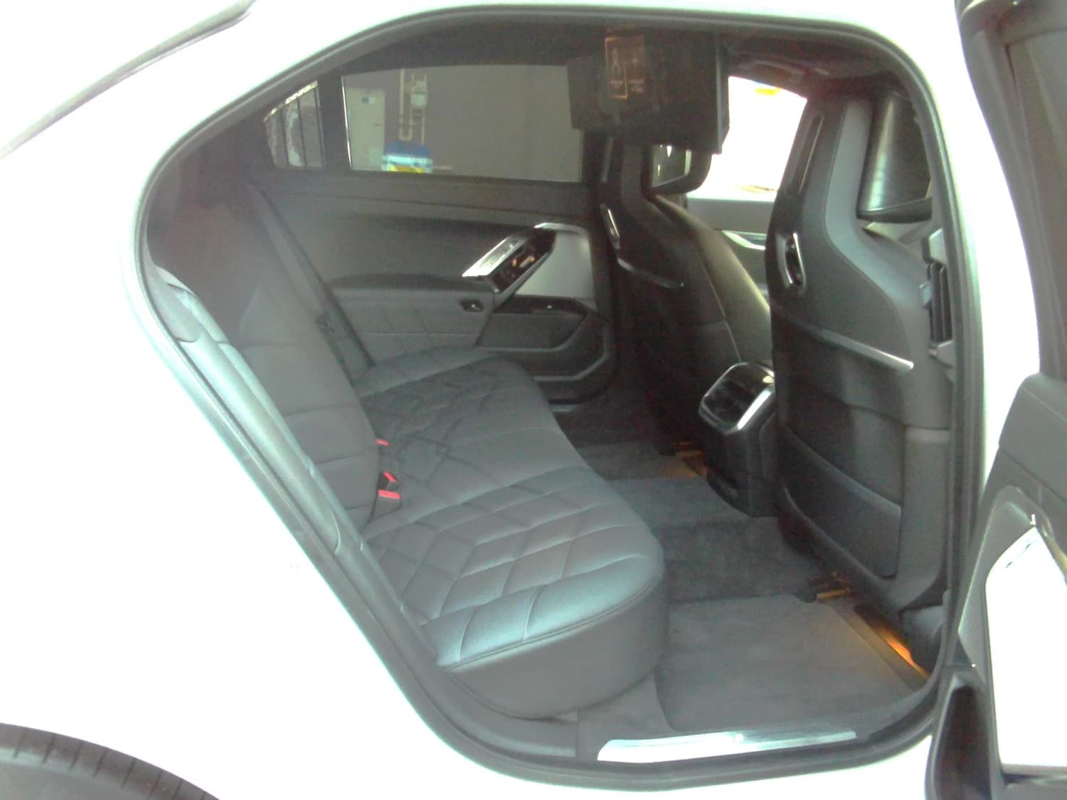 BMW i7 xDrive 60 Excellence - фото 10