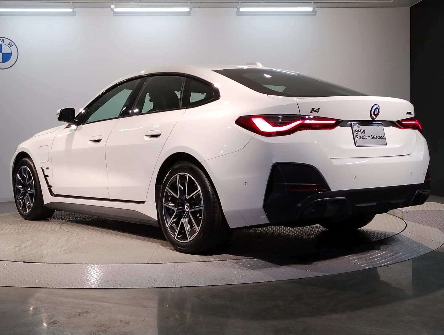 BMW i4 eDrive 35 M Sport - фото 6