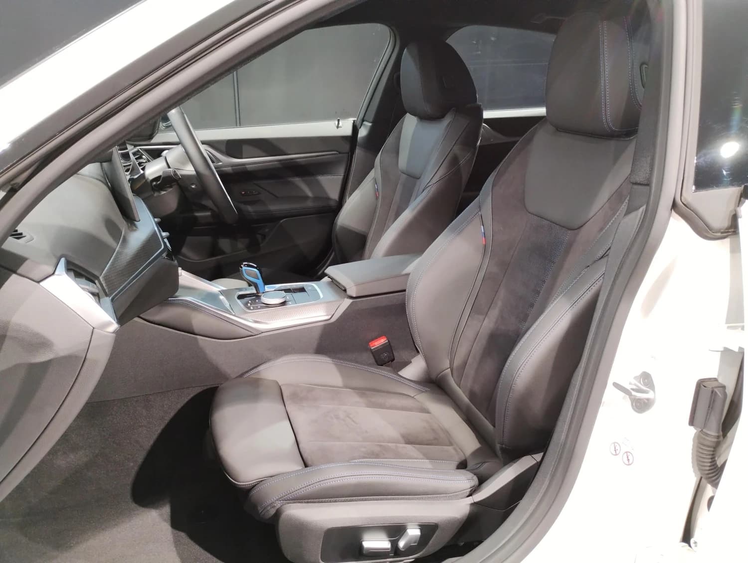 BMW i4 eDrive 35 M Sport - фото 10