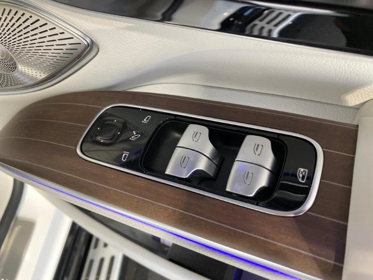 Mercedes EQS SUV 580 4Matic - фото 11