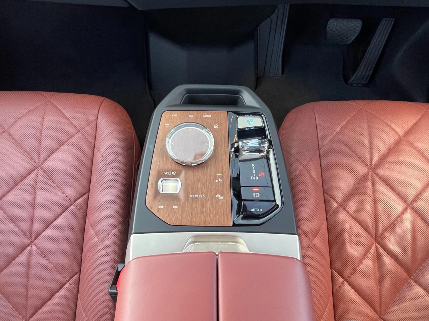 BMW iX xDrive 40 - фото 9