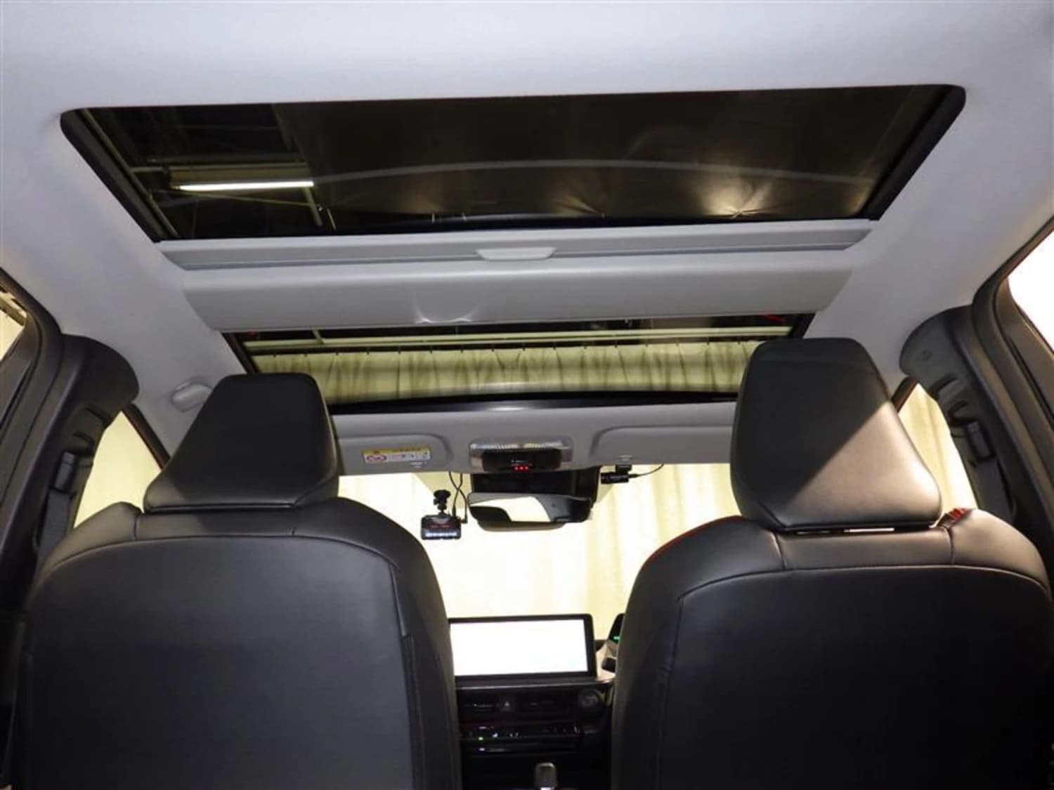 Toyota Prius Z - фото 12