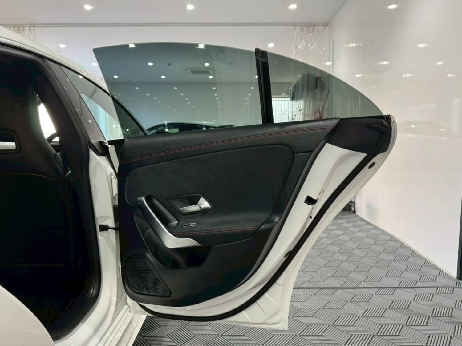 Mercedes CLA-class CLA 200d AMG Line - фото 28