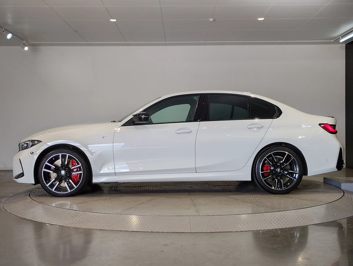 BMW 3 series M340i xDrive - фото 3