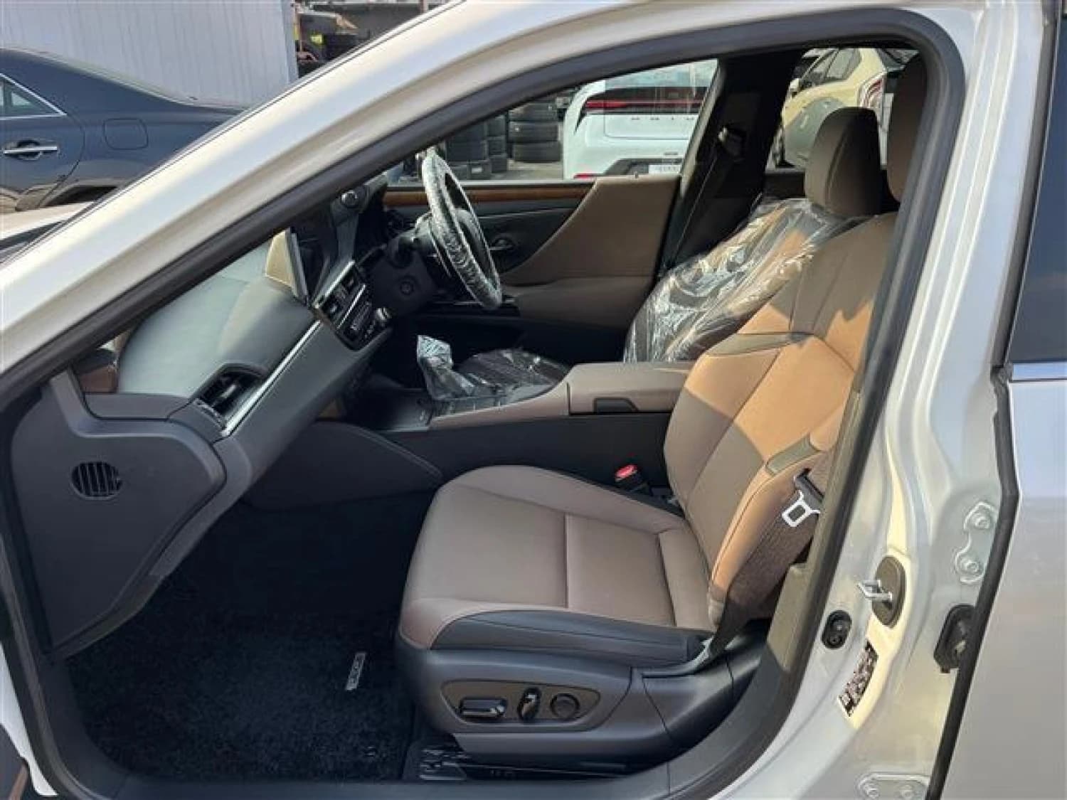 Lexus ES 300h - фото 3