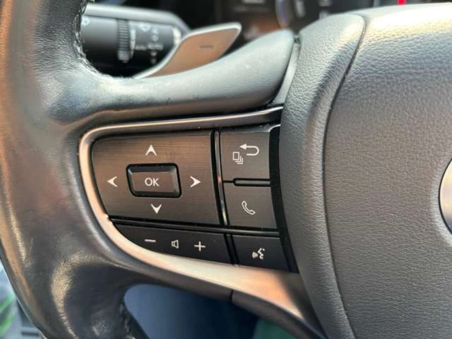 Lexus ES 300h - фото 13