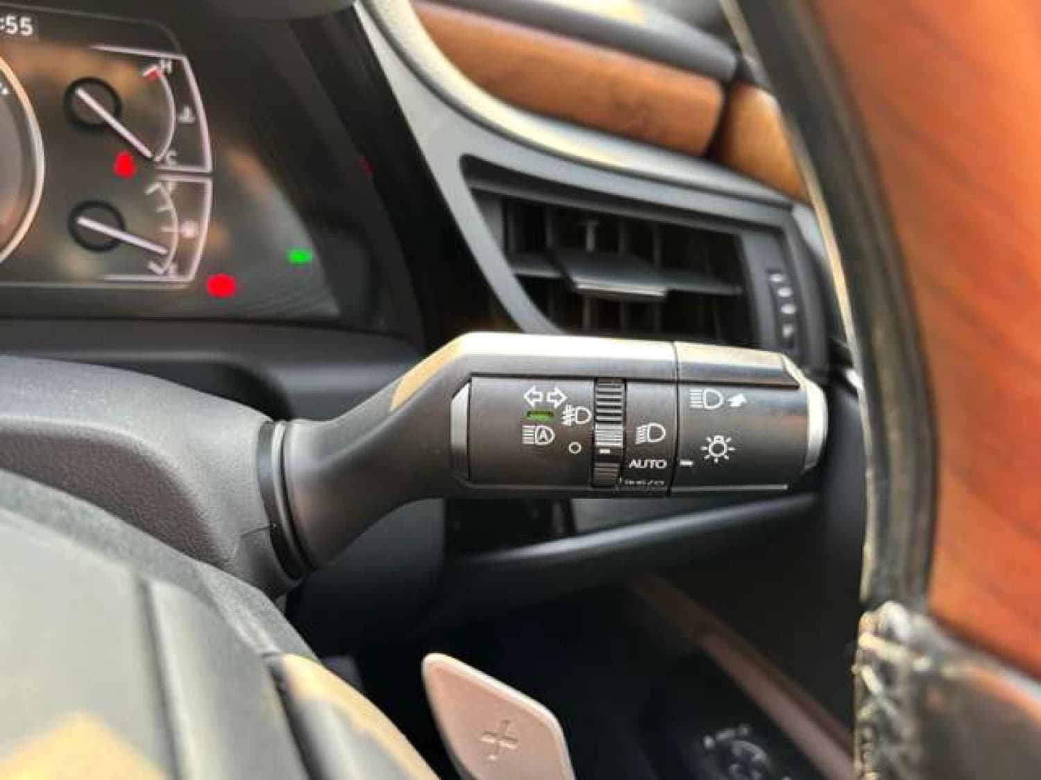 Lexus ES 300h - фото 15