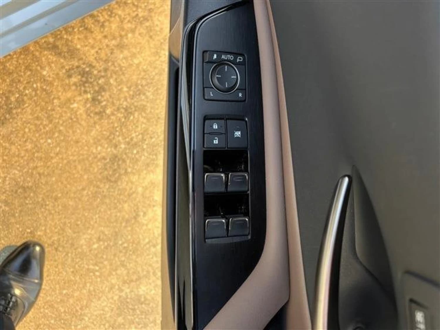 Lexus ES 300h - фото 16