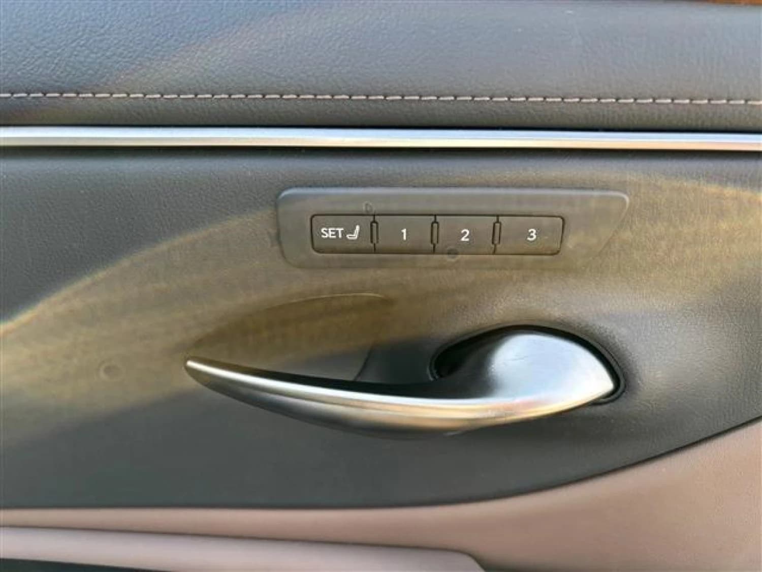 Lexus ES 300h - фото 17