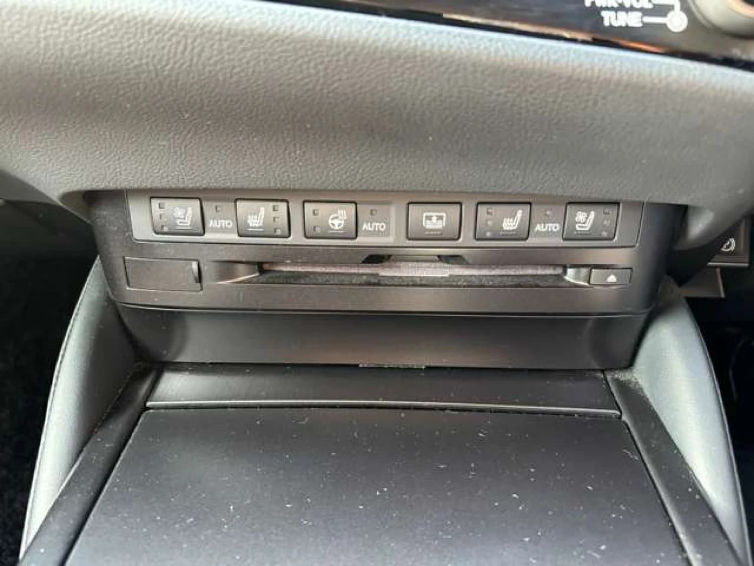 Lexus ES 300h - фото 22