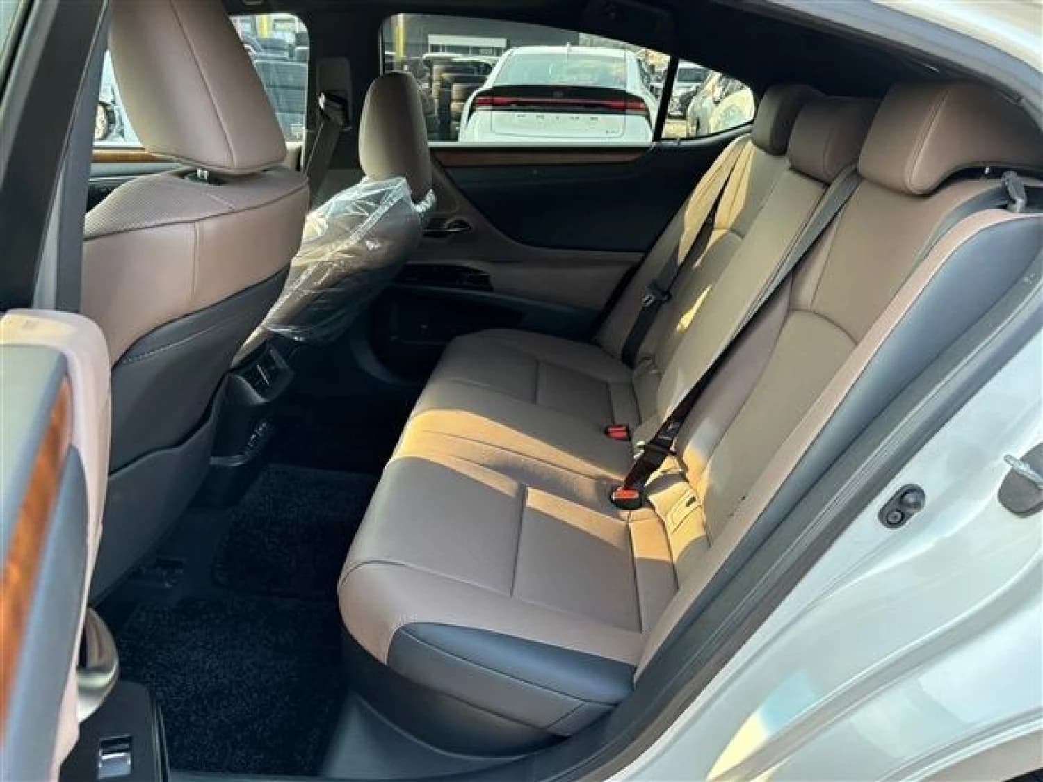 Lexus ES 300h - фото 24