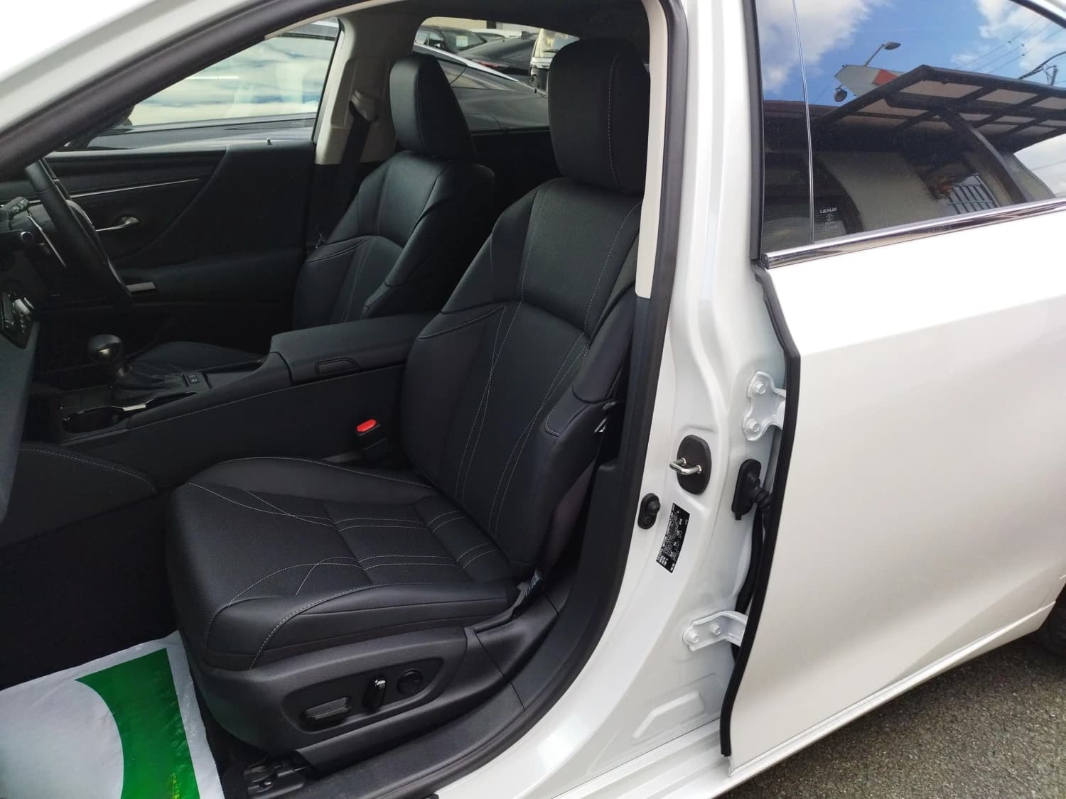 Lexus ES 300h Version L - фото 10