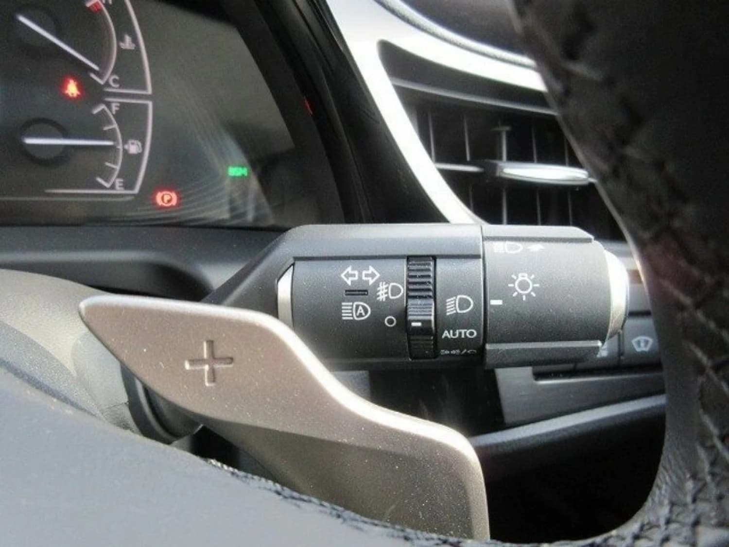 Lexus ES 300h Version L - фото 16