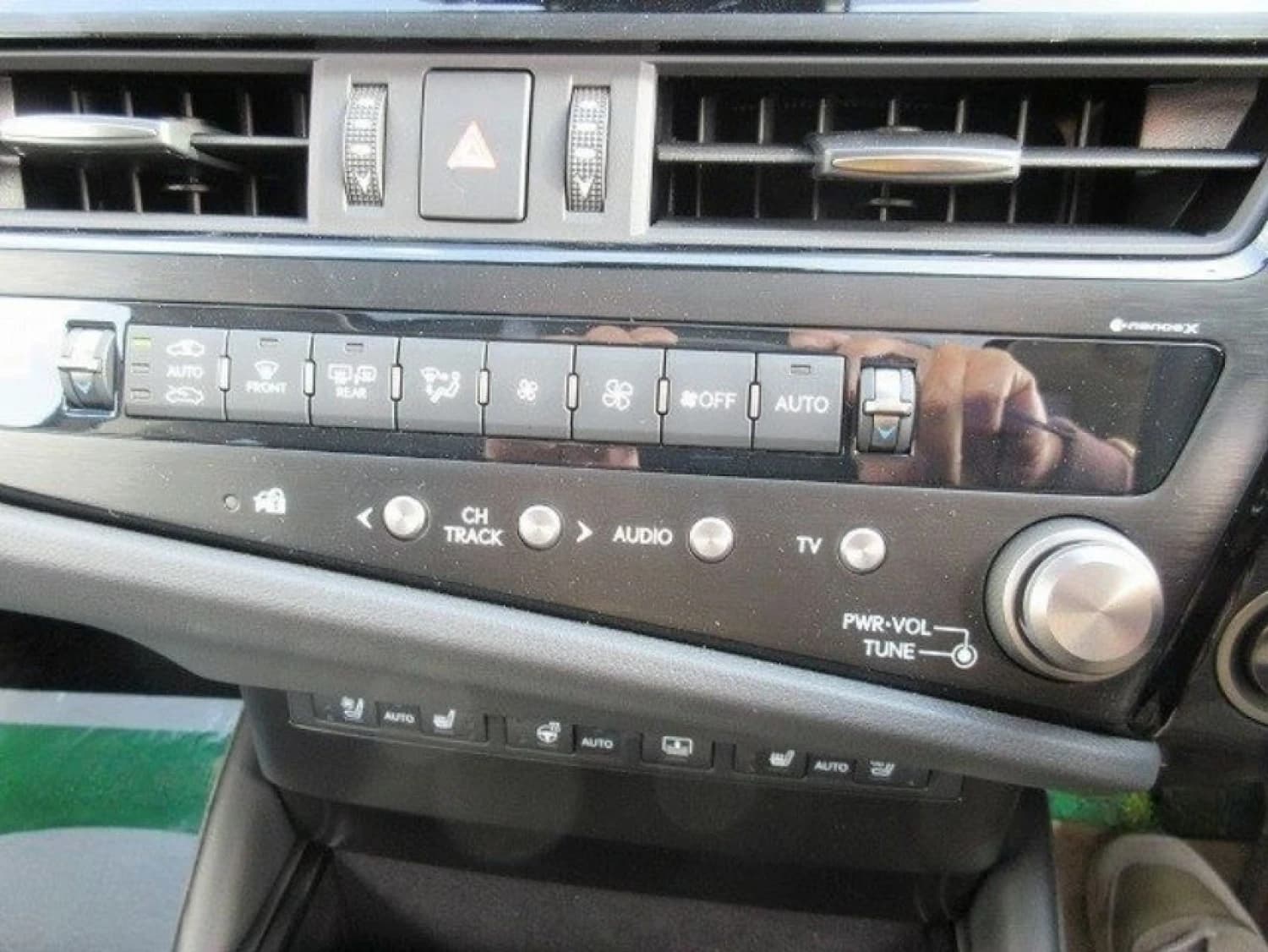 Lexus ES 300h Version L - фото 22