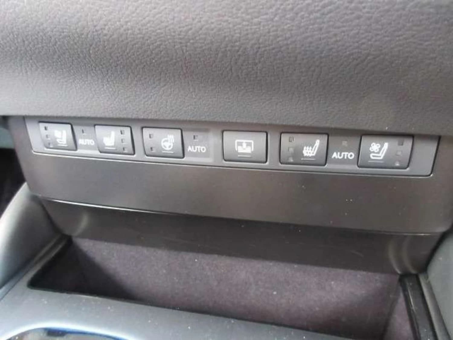 Lexus ES 300h Version L - фото 23