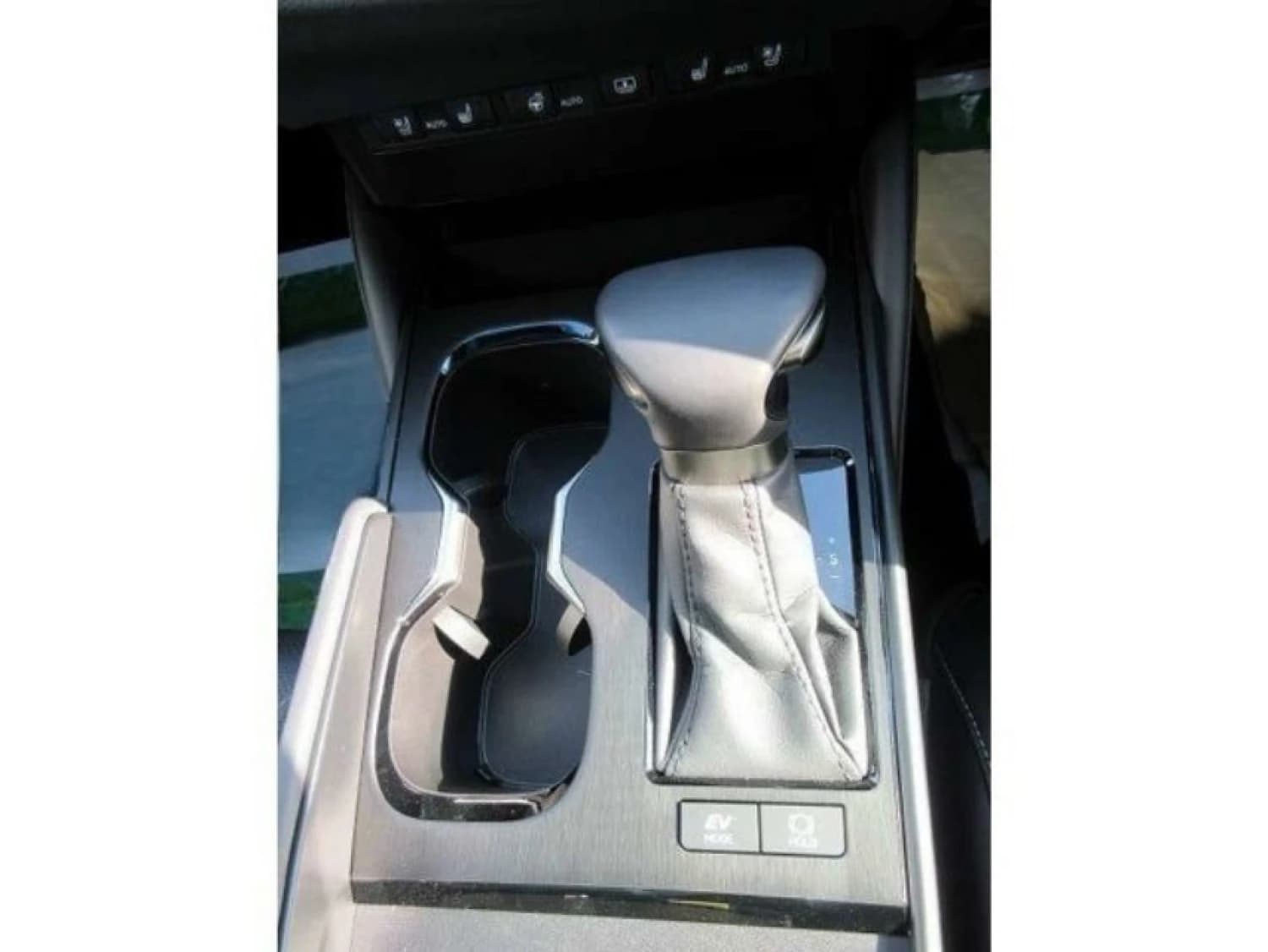 Lexus ES 300h Version L - фото 24