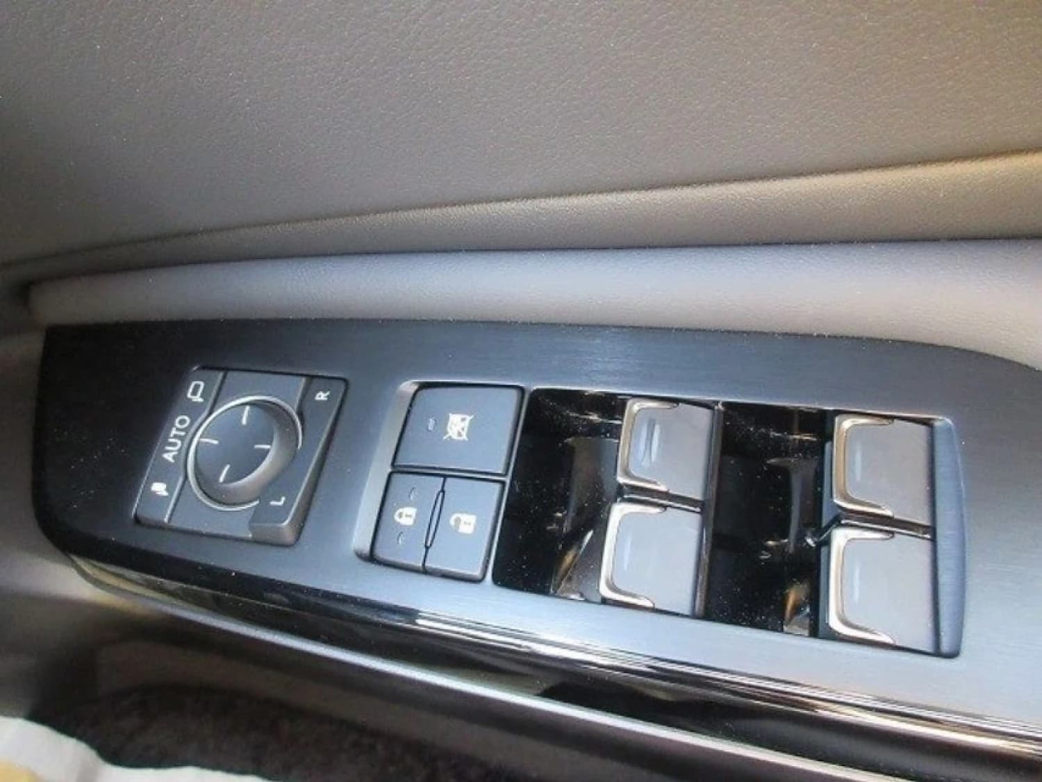 Lexus ES 300h Version L - фото 28