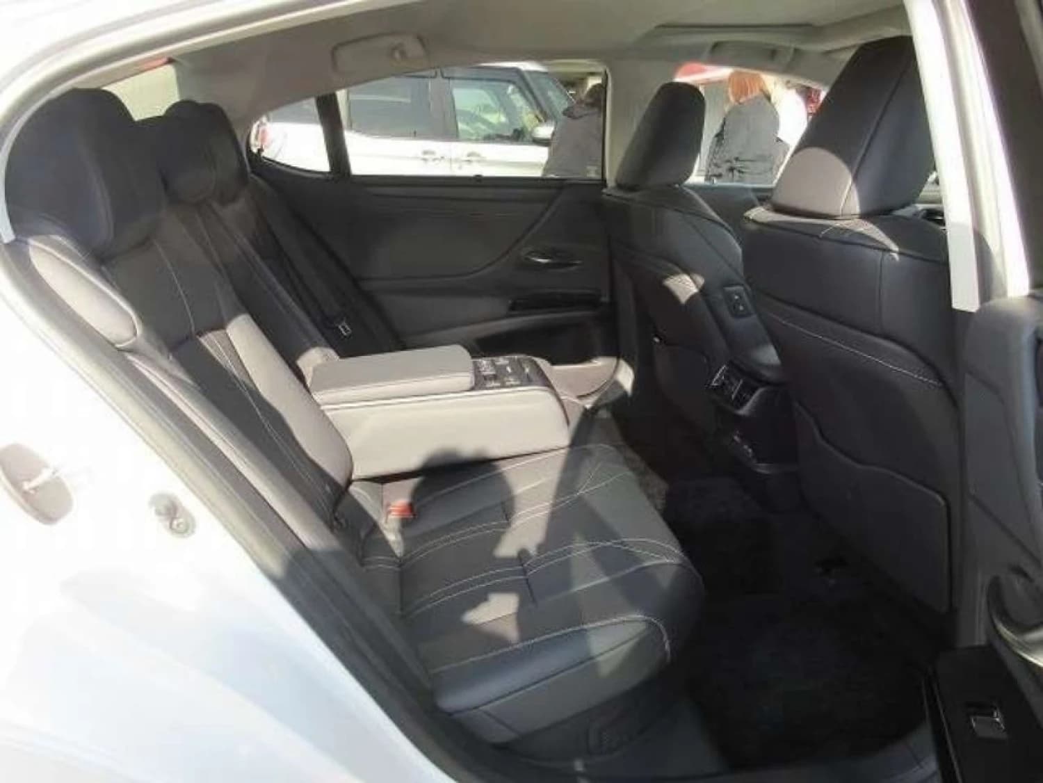 Lexus ES 300h Version L - фото 30