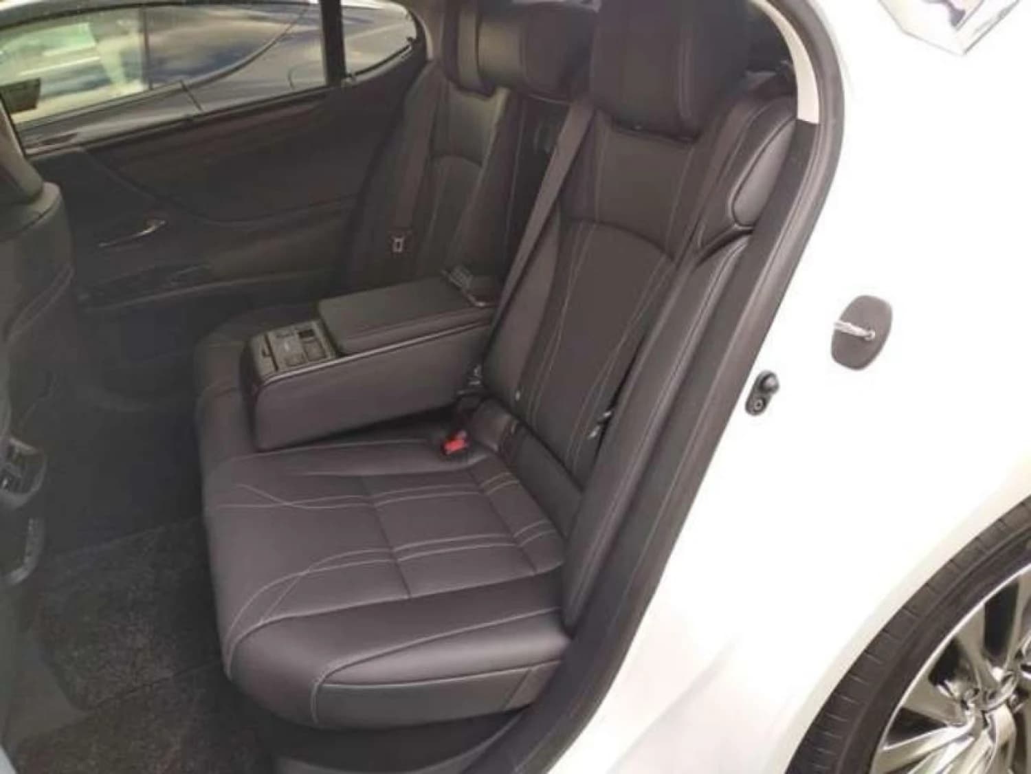 Lexus ES 300h Version L - фото 31