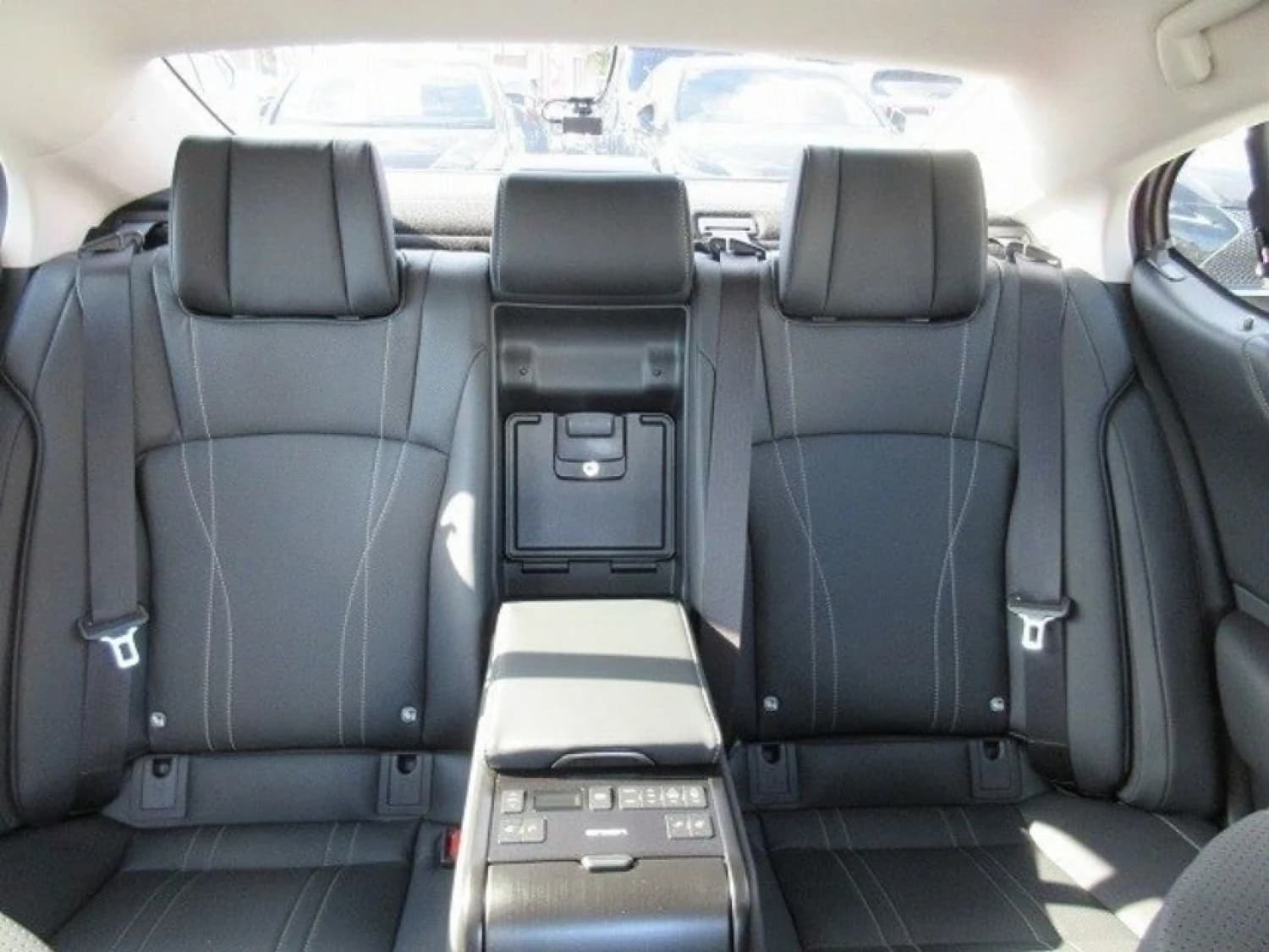 Lexus ES 300h Version L - фото 32