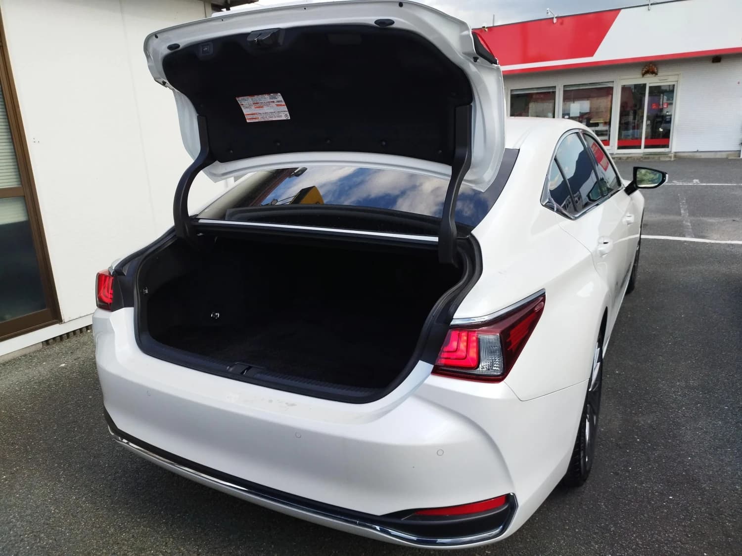 Lexus ES 300h Version L - фото 35