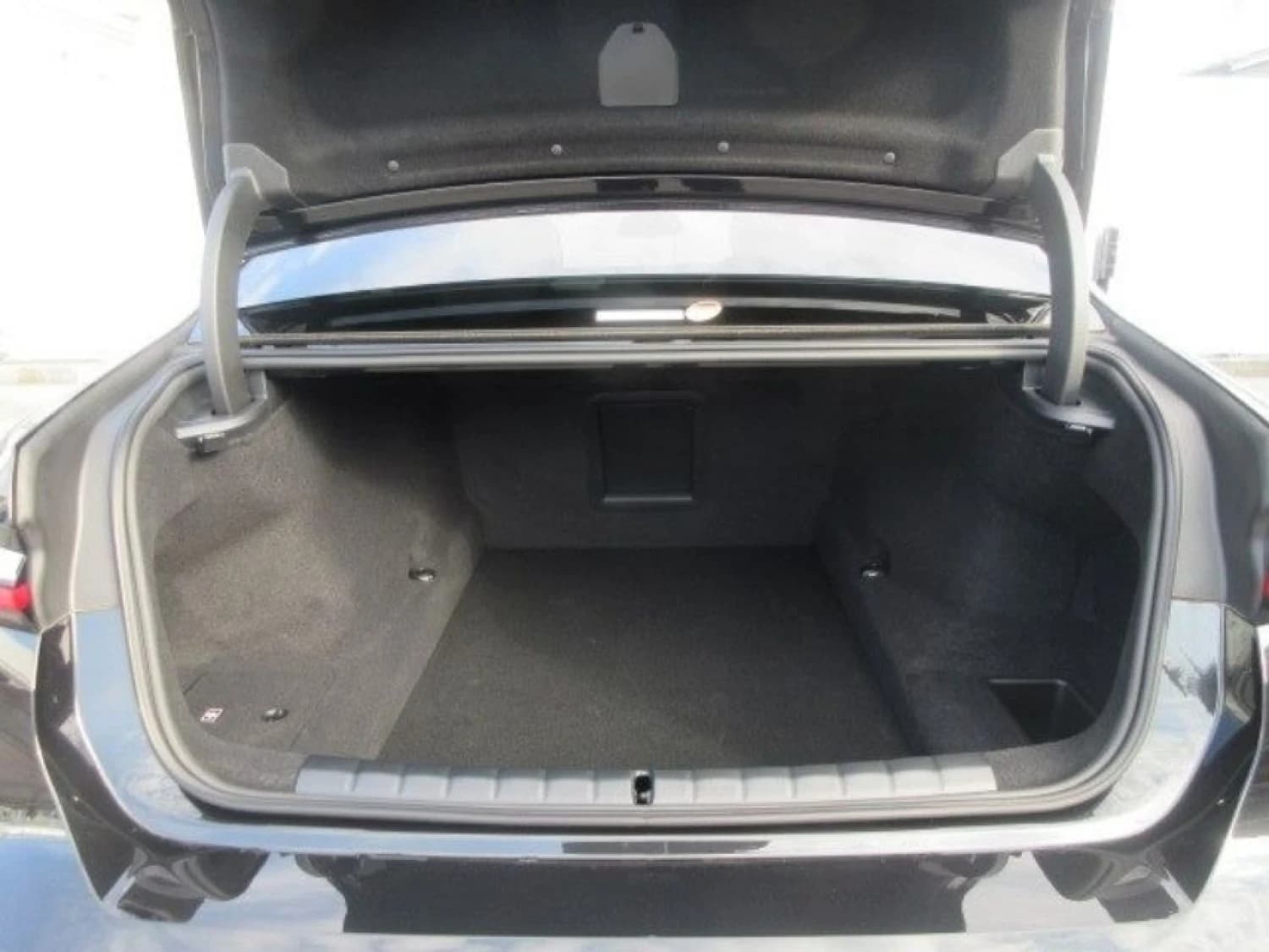 BMW 7 series 740i M Sport - фото 27