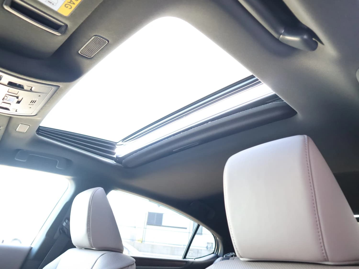 Lexus ES ES300h - фото 3