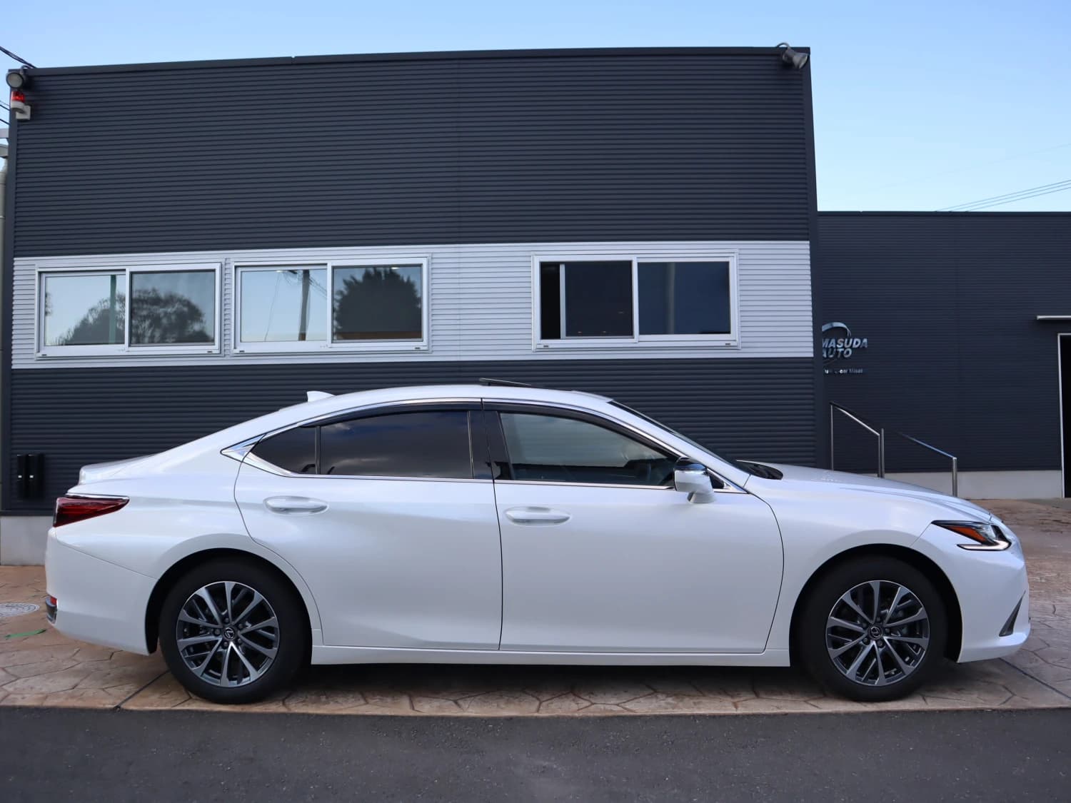 Lexus ES ES300h - фото 5