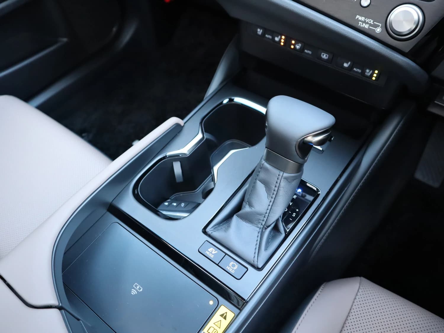 Lexus ES ES300h - фото 19