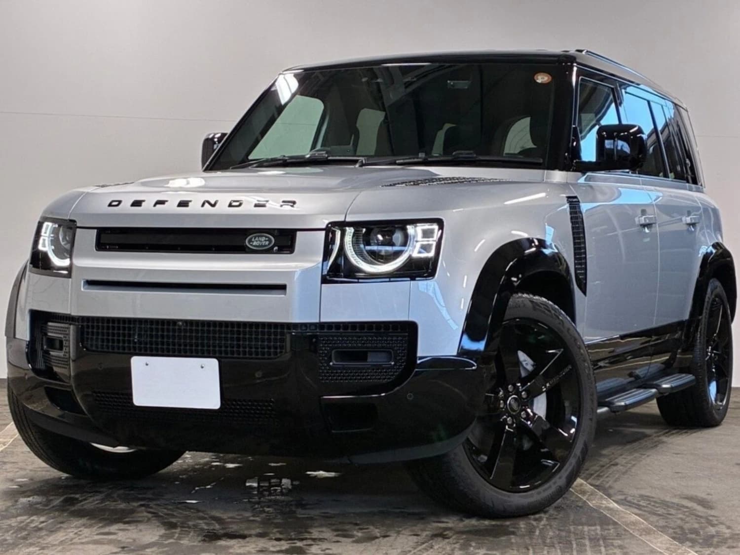 Land Rover Defender D300 X-Dynamic SE