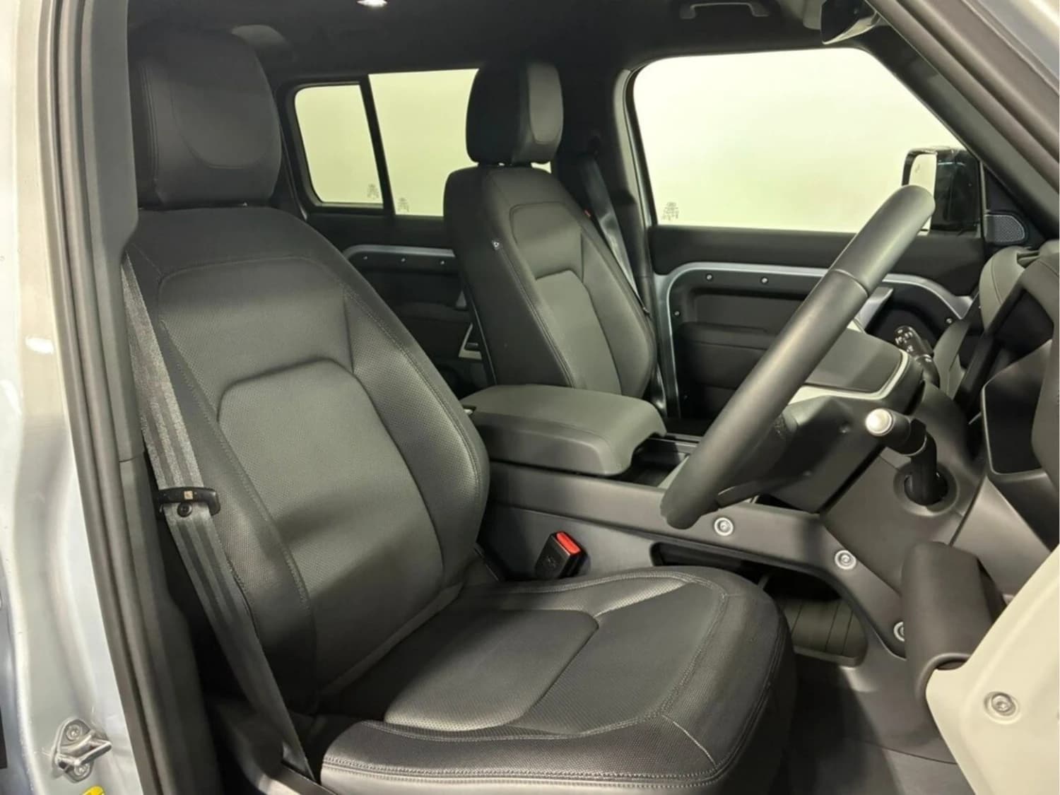 Land Rover Defender D300 X-Dynamic SE - фото 2