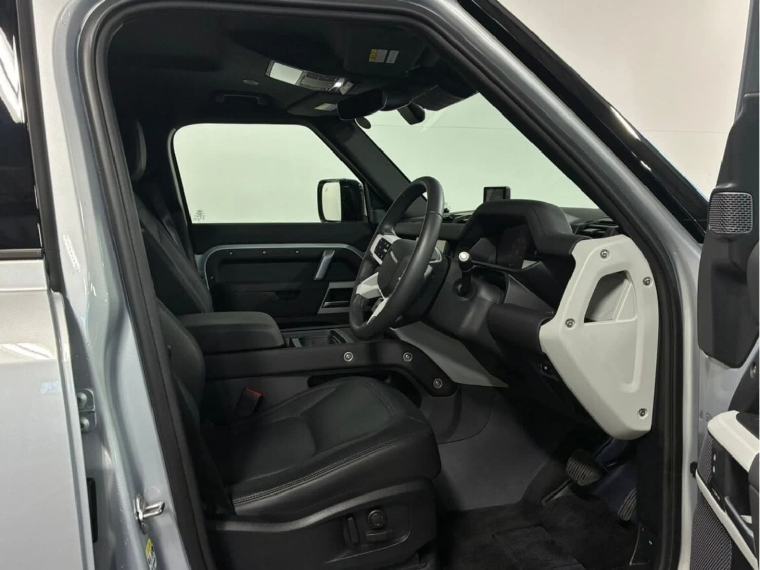 Land Rover Defender D300 X-Dynamic SE - фото 11