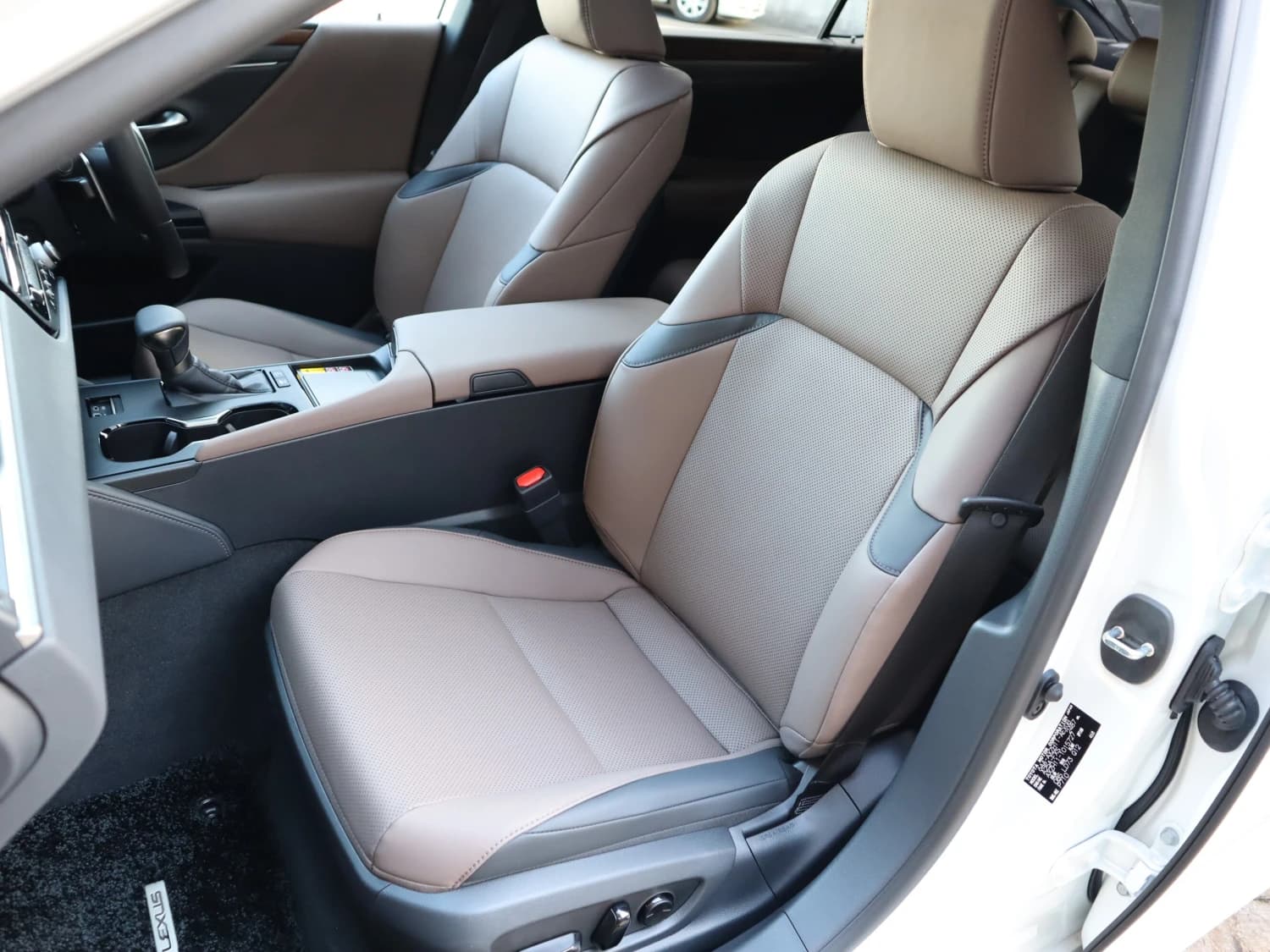 Lexus ES ES300h - фото 21