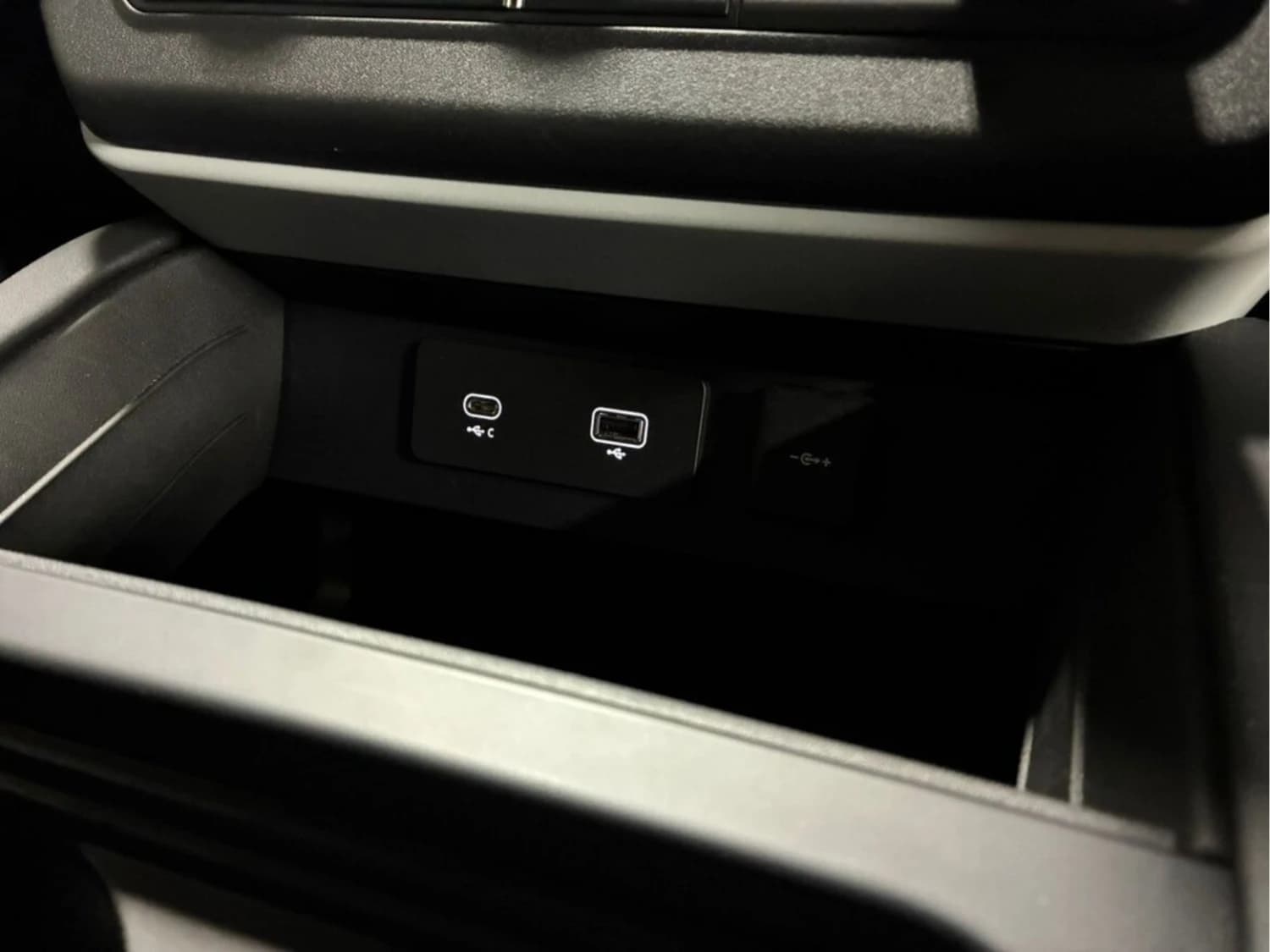 Land Rover Defender D300 X-Dynamic SE - фото 28